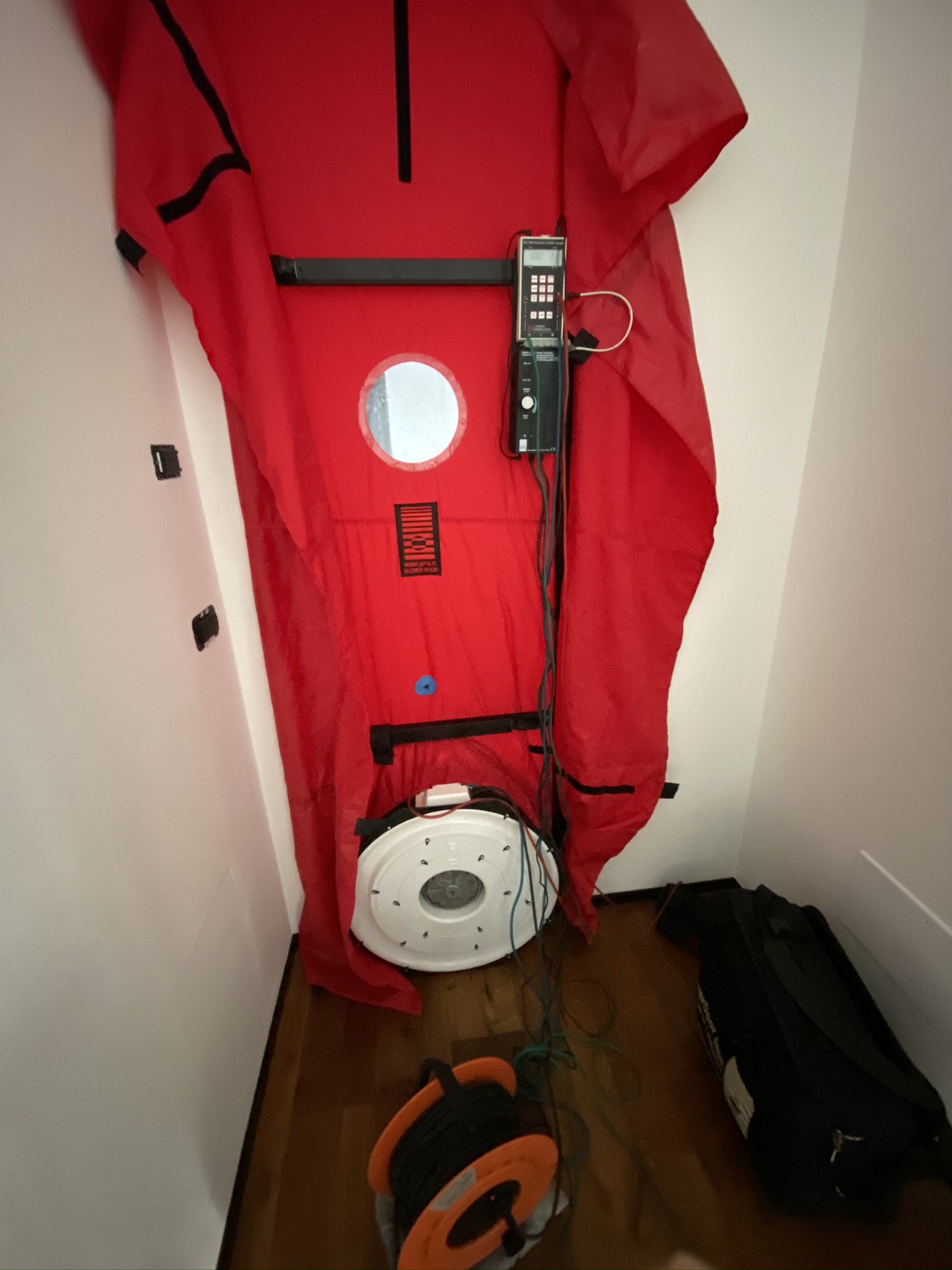 blower door test