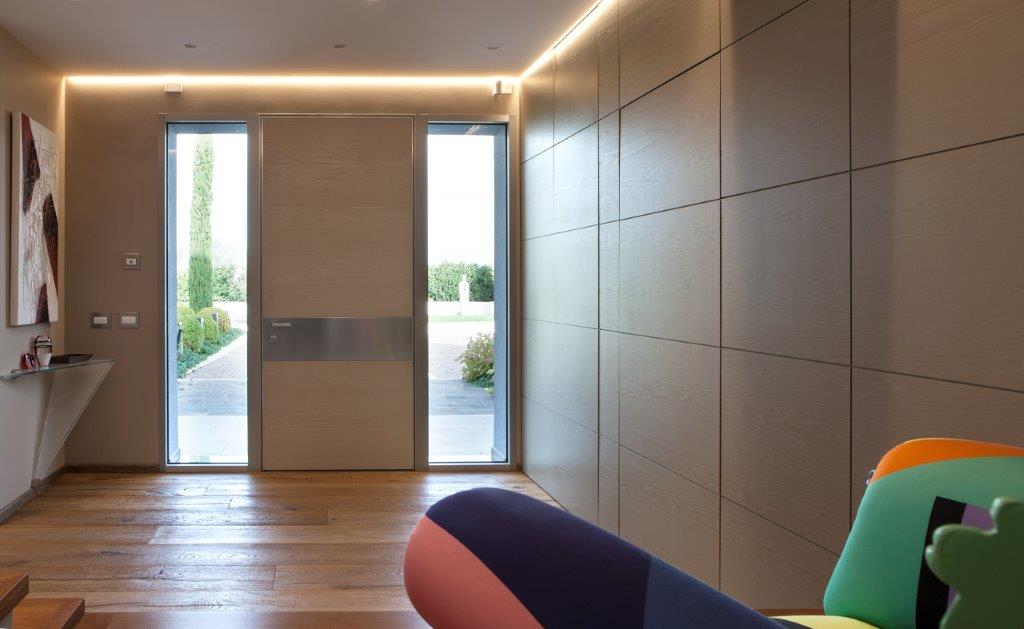 porta blindata con vetrate lateriali