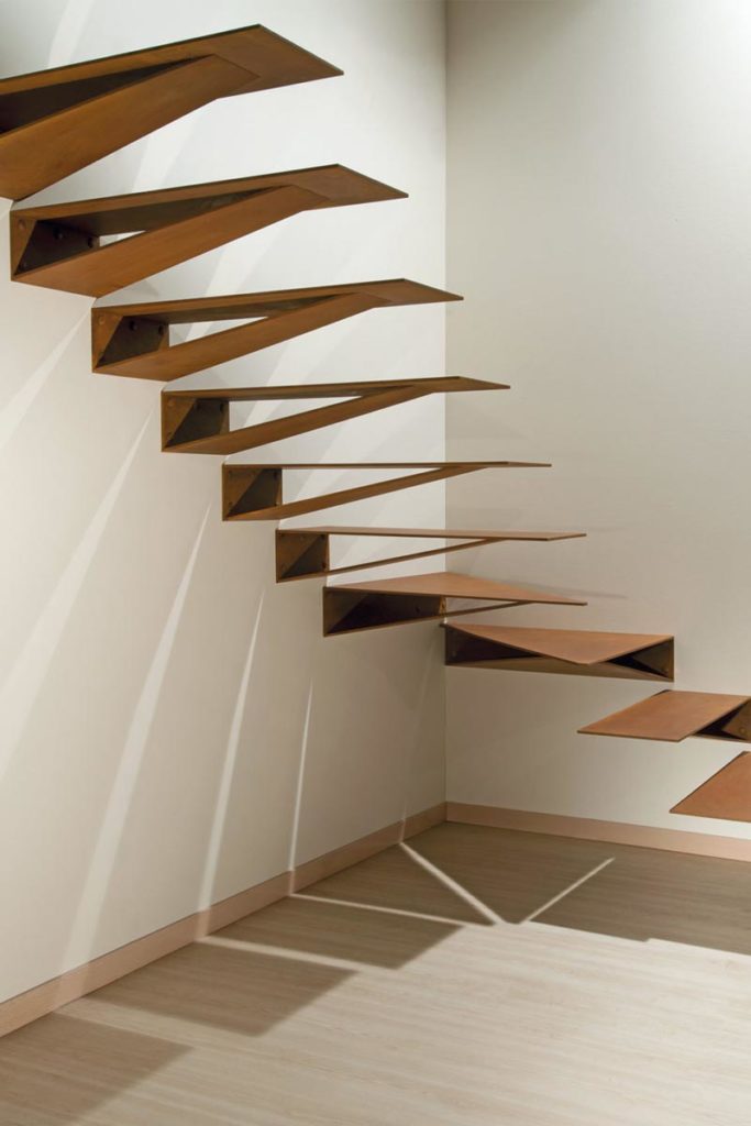 scala con gradini sospesi