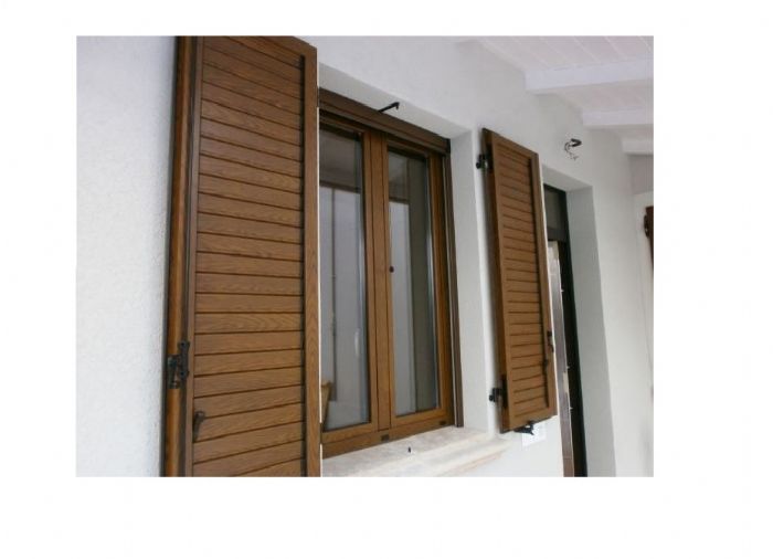 persiane in alluminio effetto legno