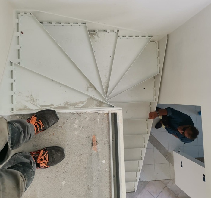 posa scala a chiocciola in ferro