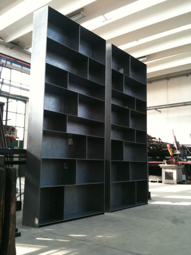 libreria design ferro grezzo