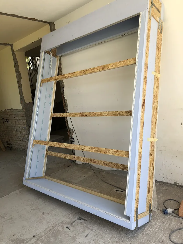 Monoblocco in PVC con cassonetto e rinforzi in cantiere