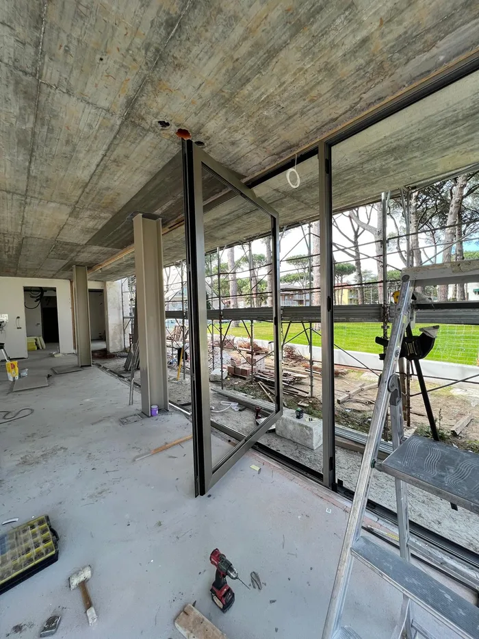 posa-bilico-grandi-vetrate-cantiere-01