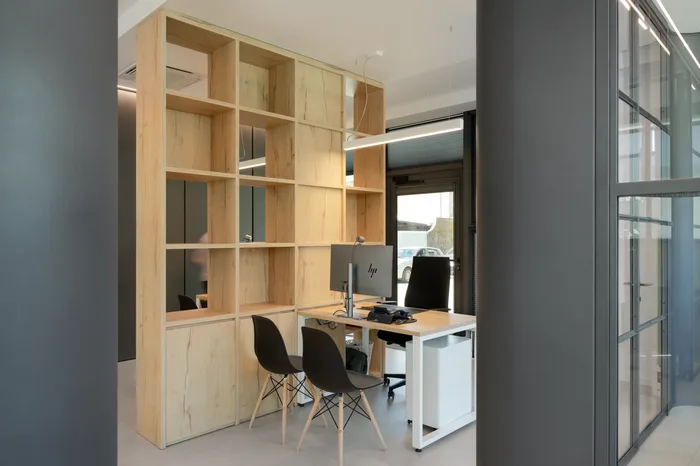 Showroom Bisacchi con esposizione di serramenti su misura